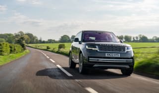 Range Rover 2022 review – front tracking